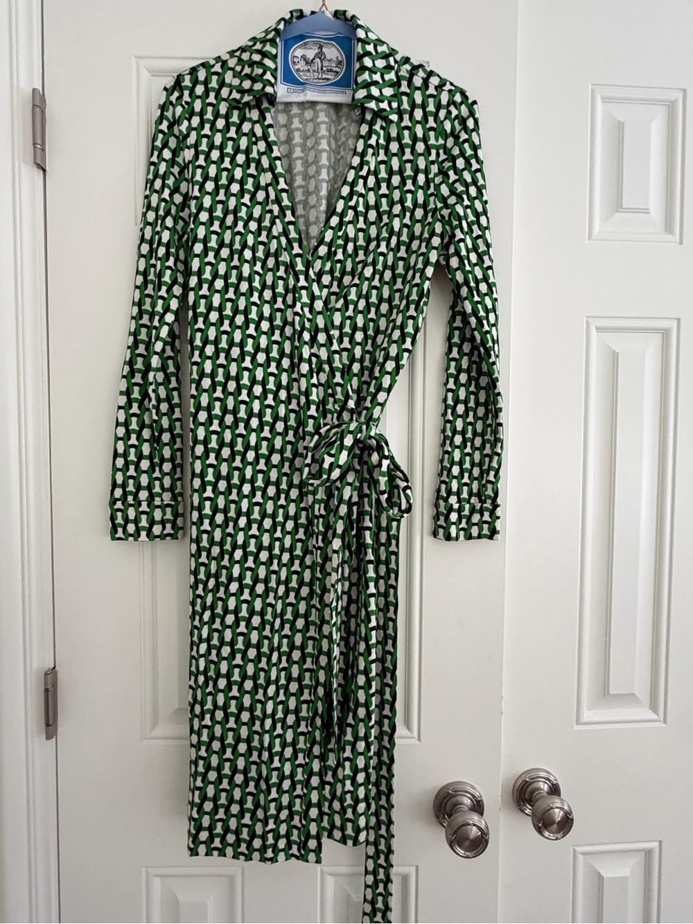 NWOT! DVF Classic Wrap Dress - Size 4